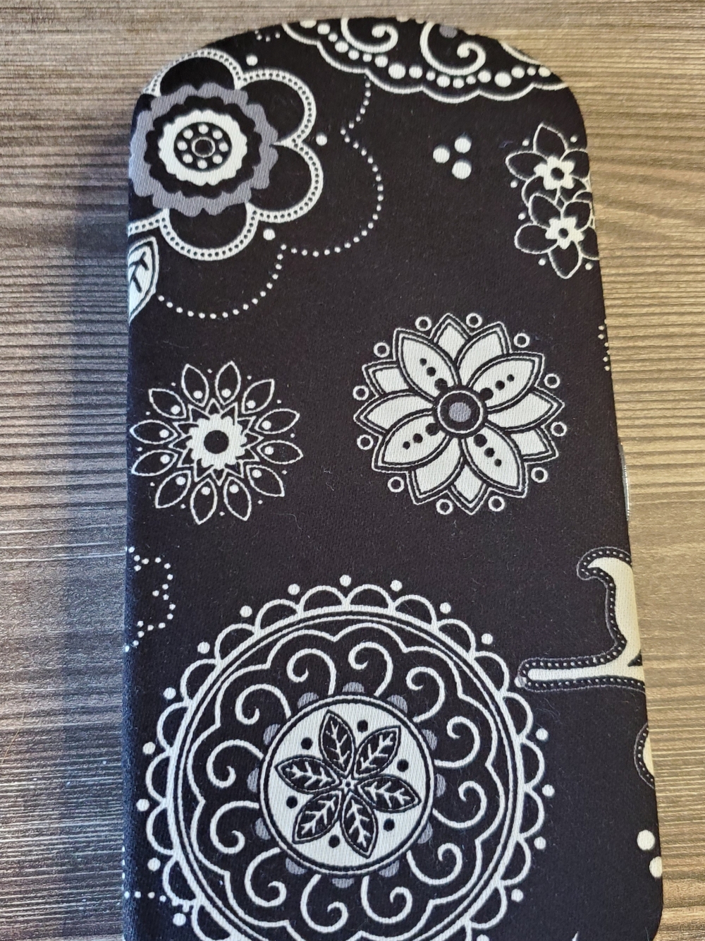 thirty-one Black and White Floral Wallet